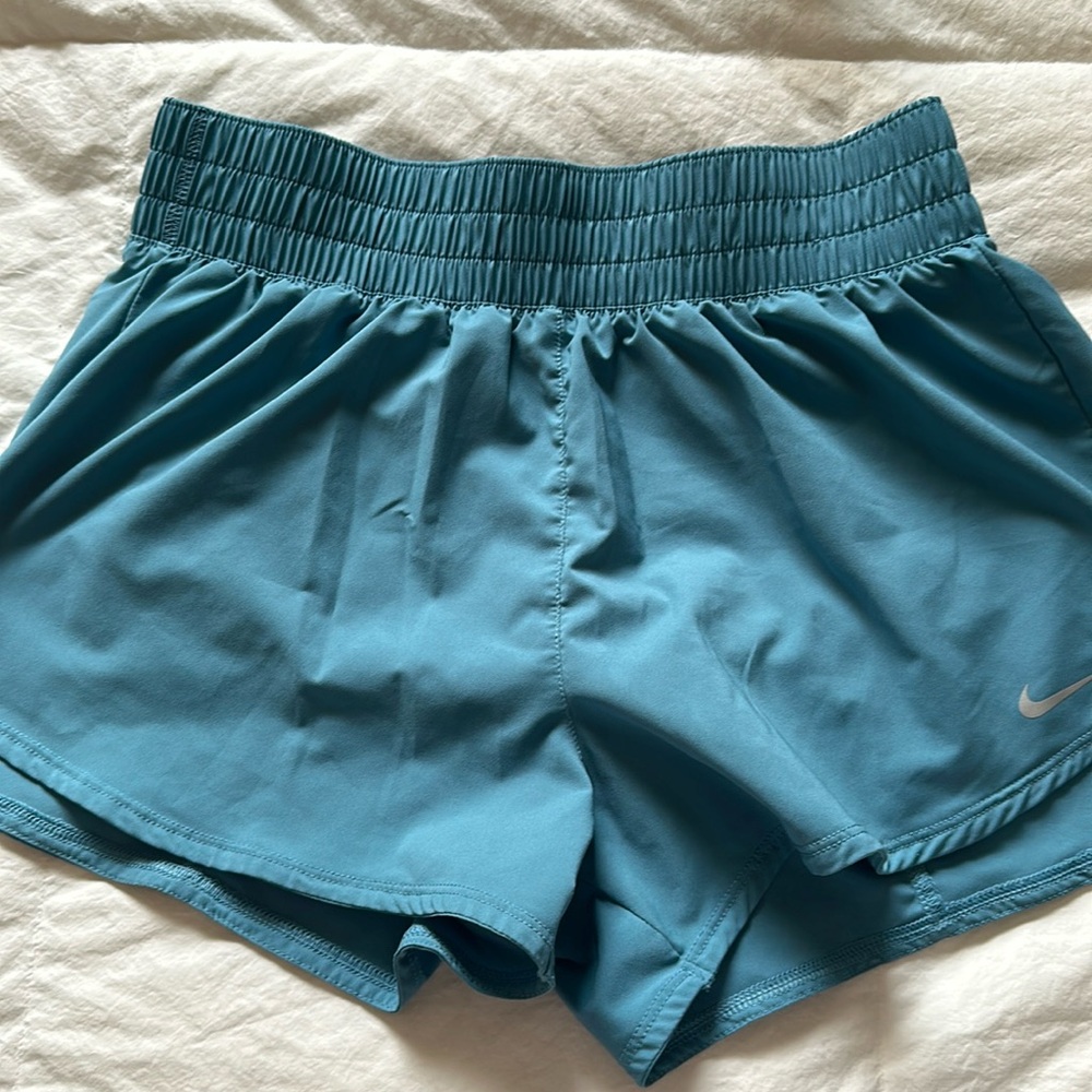 Nike high rise running shorts. Beautiful color!